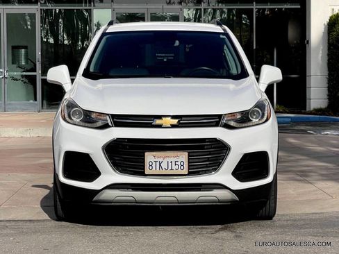Used 2018 Chevrolet Trax LT w/ LT Convenience Package image 2