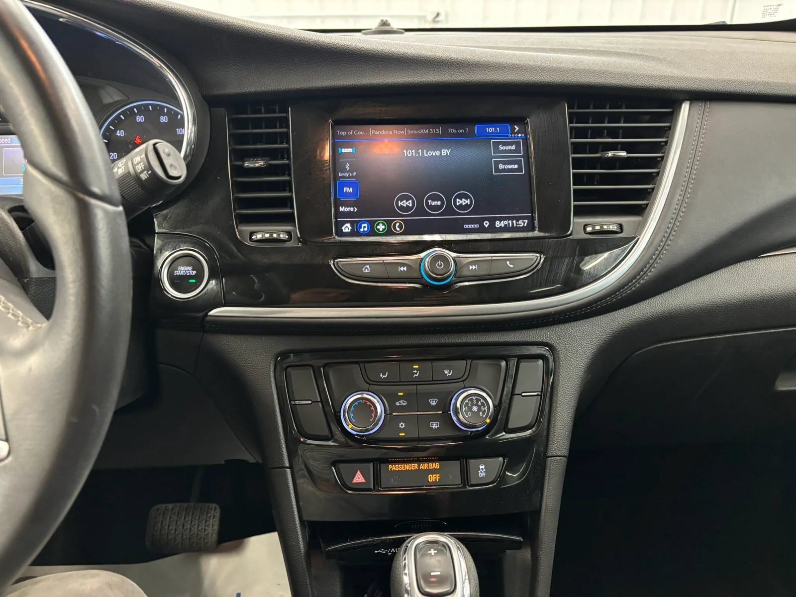 Used 2022 Buick Encore Preferred AWD/4WD image 38