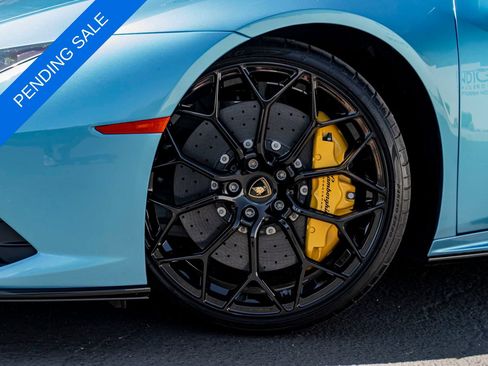 Used 2022 Lamborghini Huracan EVO RWD image 11