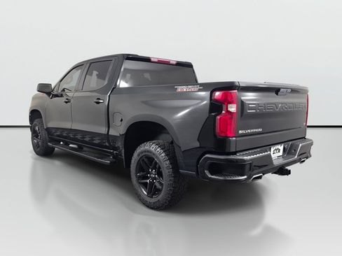 Used 2021 Chevrolet Silverado 1500 LT Trail Boss w/ Bed Protection Package AWD/4WD image 4