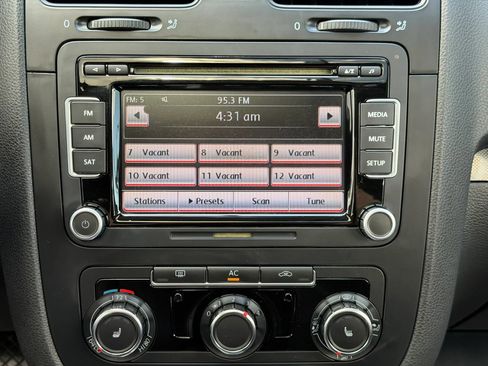 Used 2010 Volkswagen Jetta Wolfsburg Edition FWD image 26