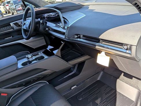 New 2026 Cadillac Vistiq Platinum image 33