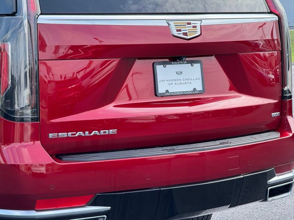 Used 2022 Cadillac Escalade Luxury AWD/4WD image 9