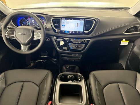 New 2026 Chrysler Pacifica Select FWD image 36