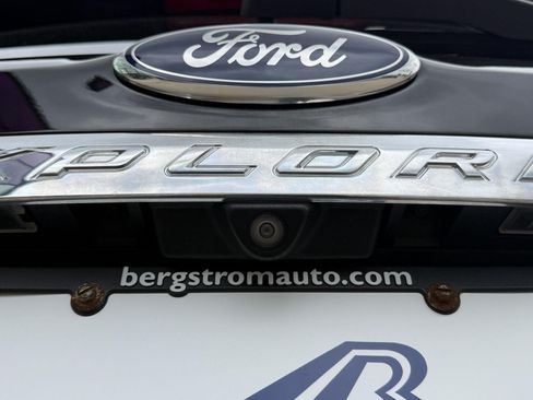 Used 2014 Ford Explorer XLT w/ Equipment Group 202A AWD/4WD image 11