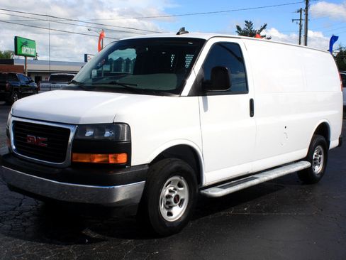 Used 2023 GMC Savana 2500 w/ Driver Convenience Package image 10