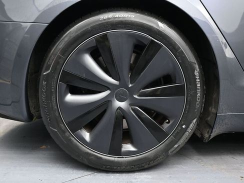 Used 2022 Tesla Model S image 11