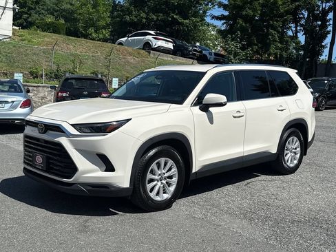 Used 2024 Toyota Grand Highlander AWD image 5