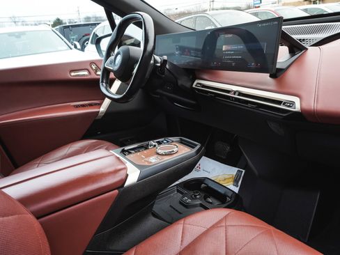 Used 2023 BMW iX xDrive50 w/ Premium Package image 39