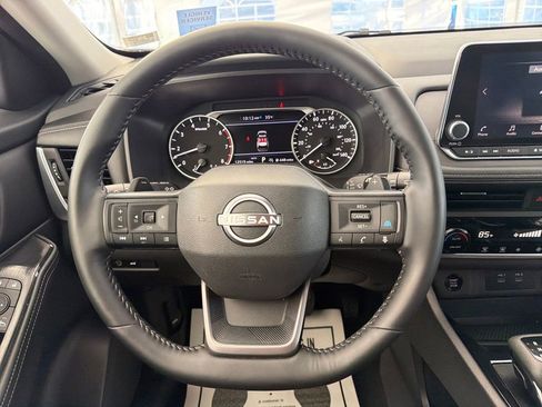 Certified 2025 Nissan Rogue SV image 17