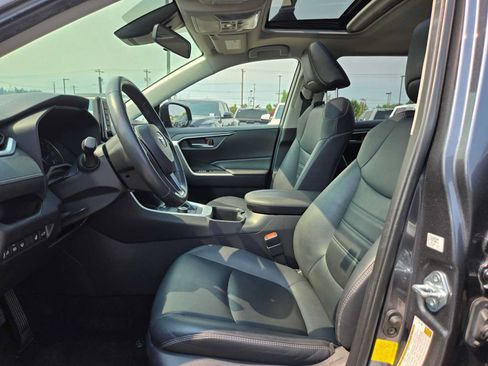 Used 2022 Toyota RAV4 XLE Premium AWD/4WD image 21