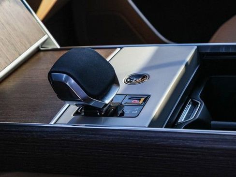 New 2025 Land Rover Range Rover Long Wheelbase SE image 34