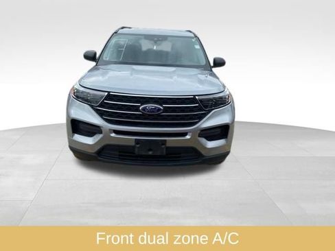 Used 2023 Ford Explorer XLT image 2