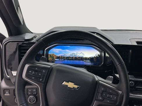 Used 2024 Chevrolet Silverado 1500 High Country w/ High Country Premium Package AWD/4WD image 9