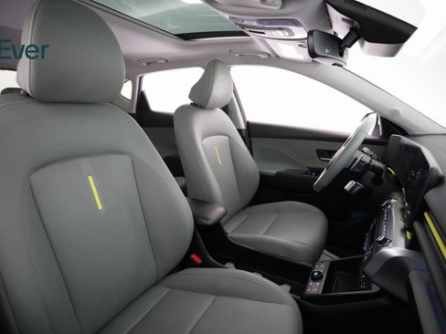 Used 2024 Hyundai Kona Limited image 8