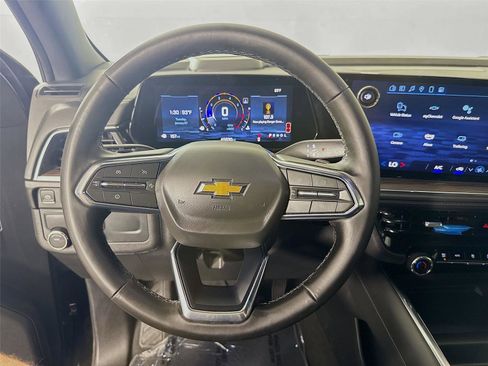 Used 2025 Chevrolet Suburban LS image 8