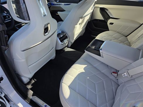 Certified 2025 BMW 740i w/ Premium Package image 15