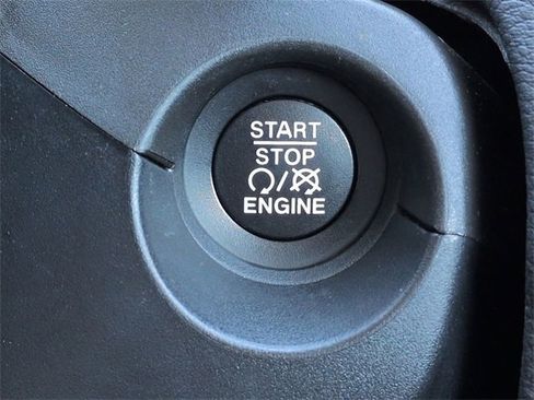 Certified 2021 Jeep Compass Latitude image 30