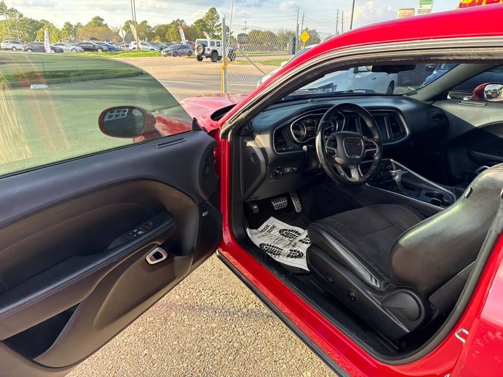 Used 2017 Dodge Challenger R/T Scat Pack w/ Leather Interior Group RWD image 21