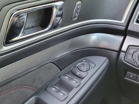 Used 2018 Ford Explorer XLT w/ Equipment Group 202A image 29