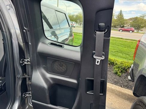 Used 2018 Toyota Tacoma SR w/ SR Convenience Package image 10