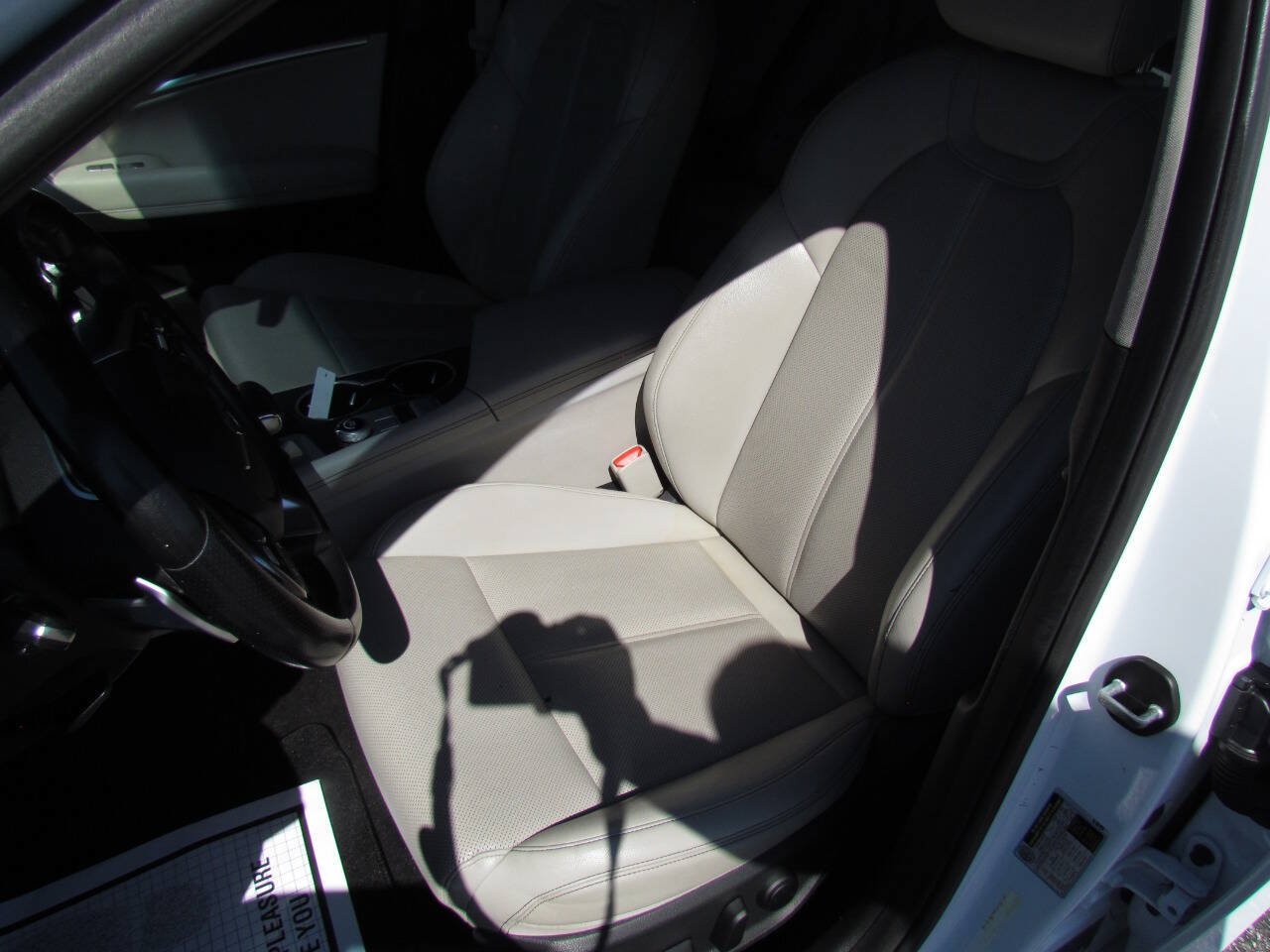 Used 2019 Genesis G70 2.0T Advanced RWD image 10