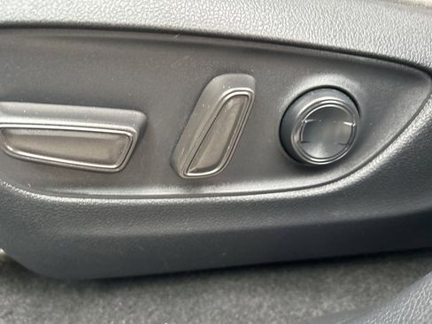 Used 2022 Toyota RAV4 XLE w/ Convenience Package image 11