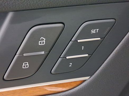 Used 2023 Audi Q5 2.0T Premium w/ Convenience Package image 17