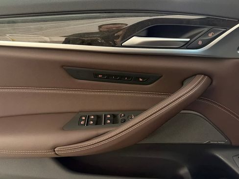 Used 2023 BMW 540i w/ Executive Package image 12