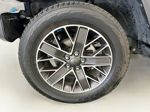 Used 2023 Jeep Wrangler Unlimited Sahara w/ Cold Weather Group AWD/4WD image 35