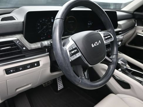 Used 2024 Kia Telluride SX w/ Towing Package FWD image 12