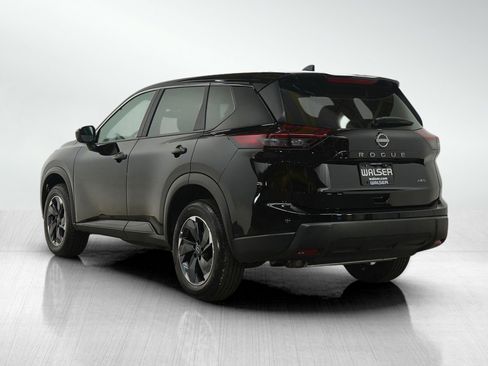 Used 2025 Nissan Rogue SV image 3