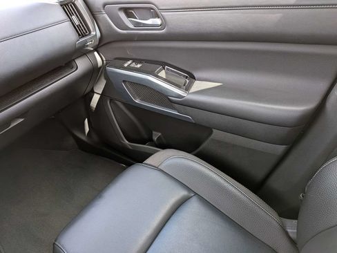 Used 2025 Nissan Pathfinder SL FWD image 20
