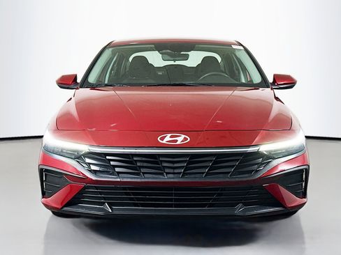 Used 2024 Hyundai Elantra SE FWD image 2