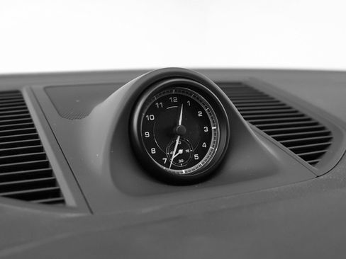 New 2025 Porsche Macan image 34