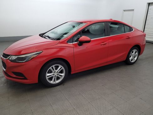 Used 2017 Chevrolet Cruze LT w/ Convenience Package FWD image 2