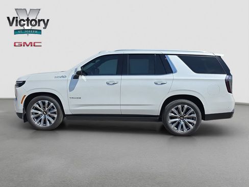 Used 2025 Chevrolet Tahoe High Country AWD/4WD image 6