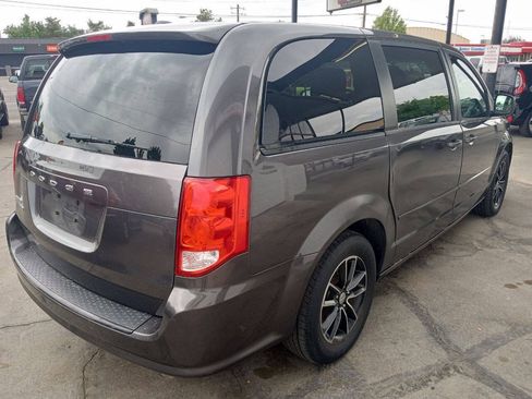 Used 2016 Dodge Grand Caravan SE FWD image 6