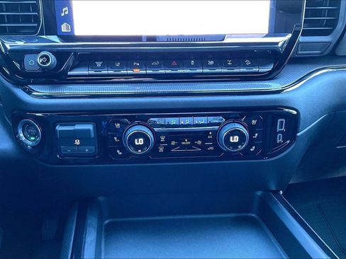 Used 2025 Chevrolet Silverado 2500 ZR2 w/ Technology Package image 11