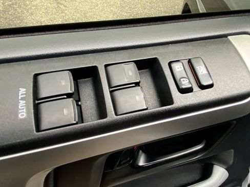 Used 2013 Toyota 4Runner SR5 w/ Convenience Pkg AWD/4WD image 39