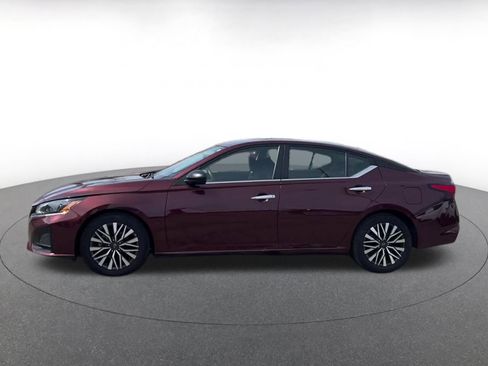 Used 2025 Nissan Altima 2.5 SV image 8