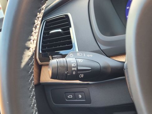 Certified 2024 Volvo XC90 T8 Plus w/ Protection Package Premier image 20