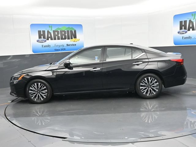 Used 2025 Nissan Altima 2.5 SV FWD image 2