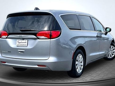 Used 2020 Chrysler Voyager L FWD image 5