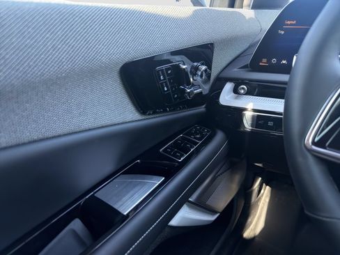 Used 2025 Cadillac Optiq Luxury 1 AWD/4WD image 12