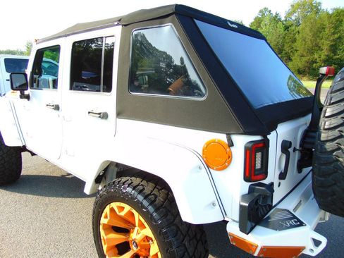 Used 2016 Jeep Wrangler Unlimited Sport w/ Connectivity Group AWD/4WD image 28