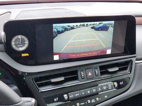 Used 2025 Lexus ES 350 w/ Premium Package image 10