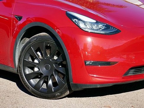 Used 2023 Tesla Model Y Long Range image 4