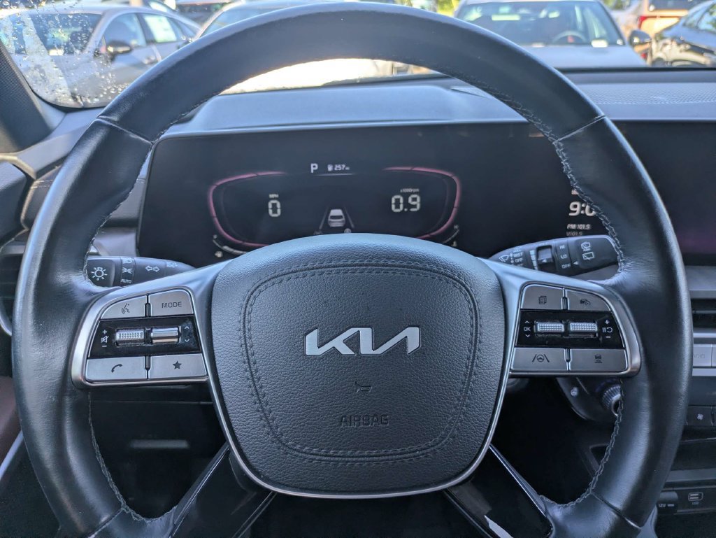 Used 2023 Kia Telluride EX w/ EX Captain's Chair Package AWD/4WD image 30