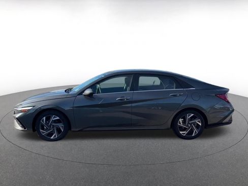 Used 2025 Hyundai Elantra SEL image 9